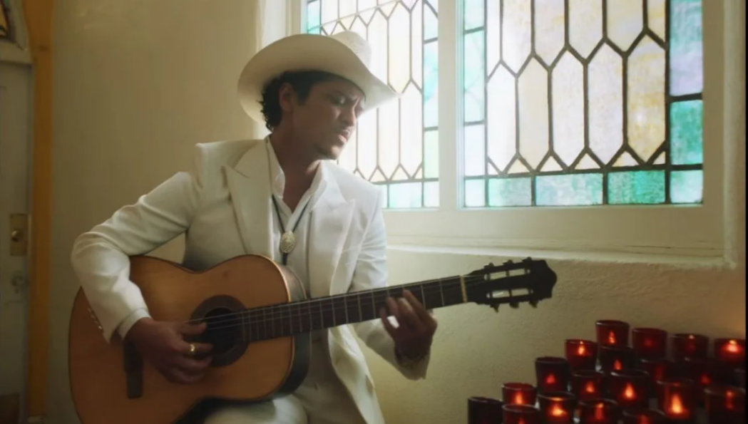 Bruno Mars estrena canción con mariachi e inspirada en los boleros