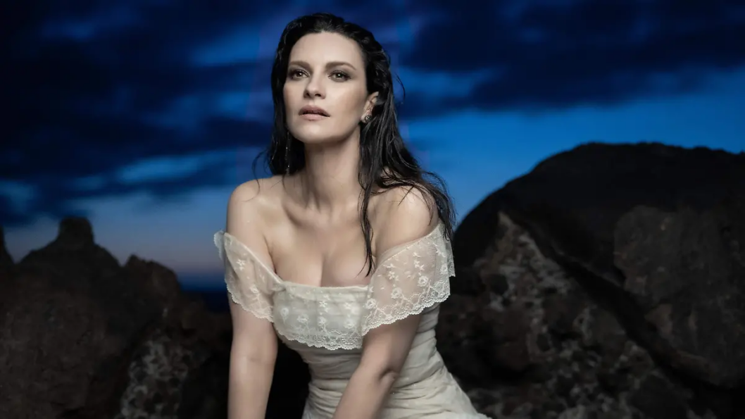 Shakira reacciona al cover de Laura Pausini de "Antología"